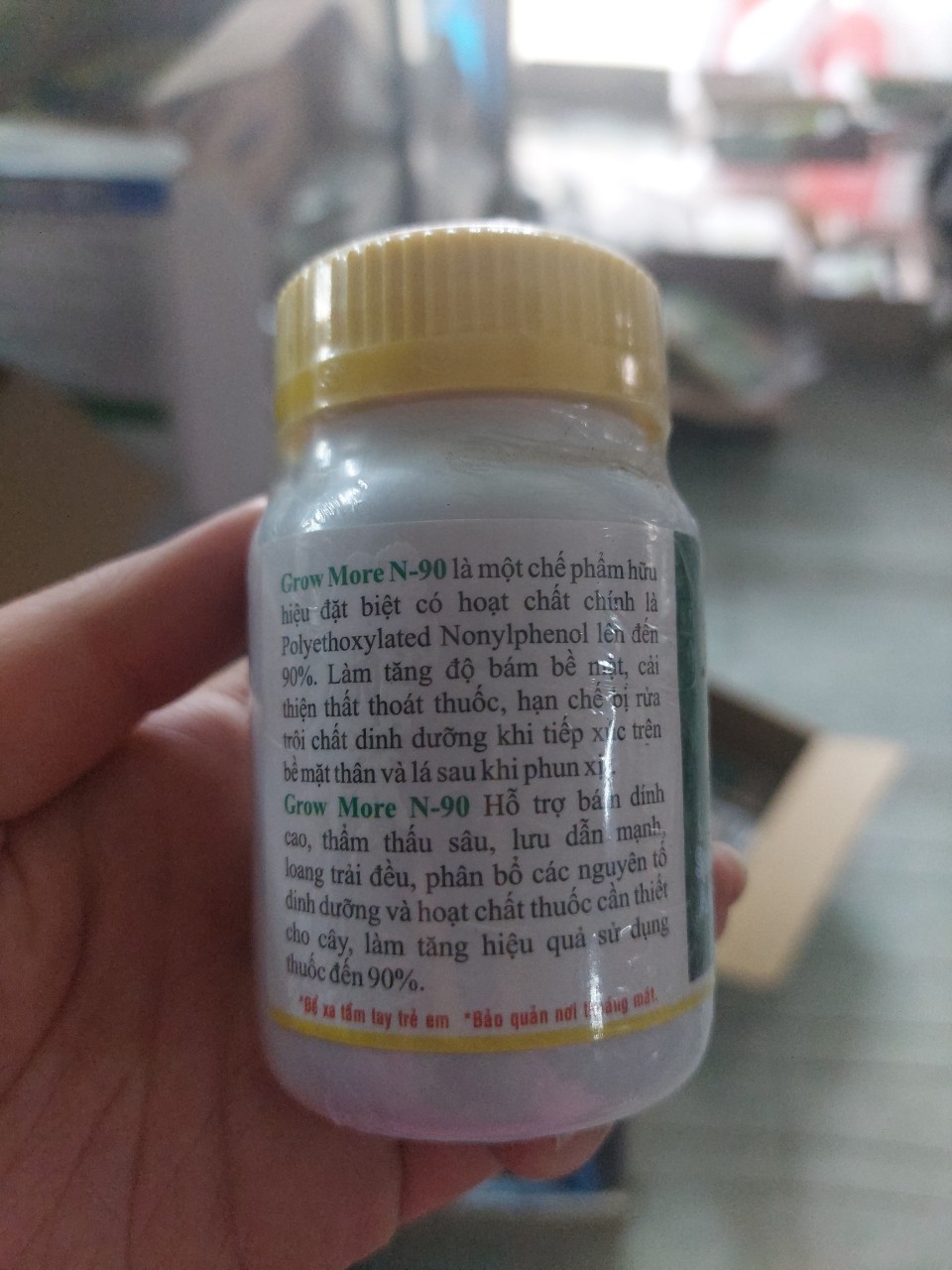 sieu-bam-dinh-n90-growmore-loang-trai-deu-luu-dan-manh-sieu-tro-luc-cac-loai-thuoc-giup-tang-hieu-qua-tren-cay-trong-lo-100ml