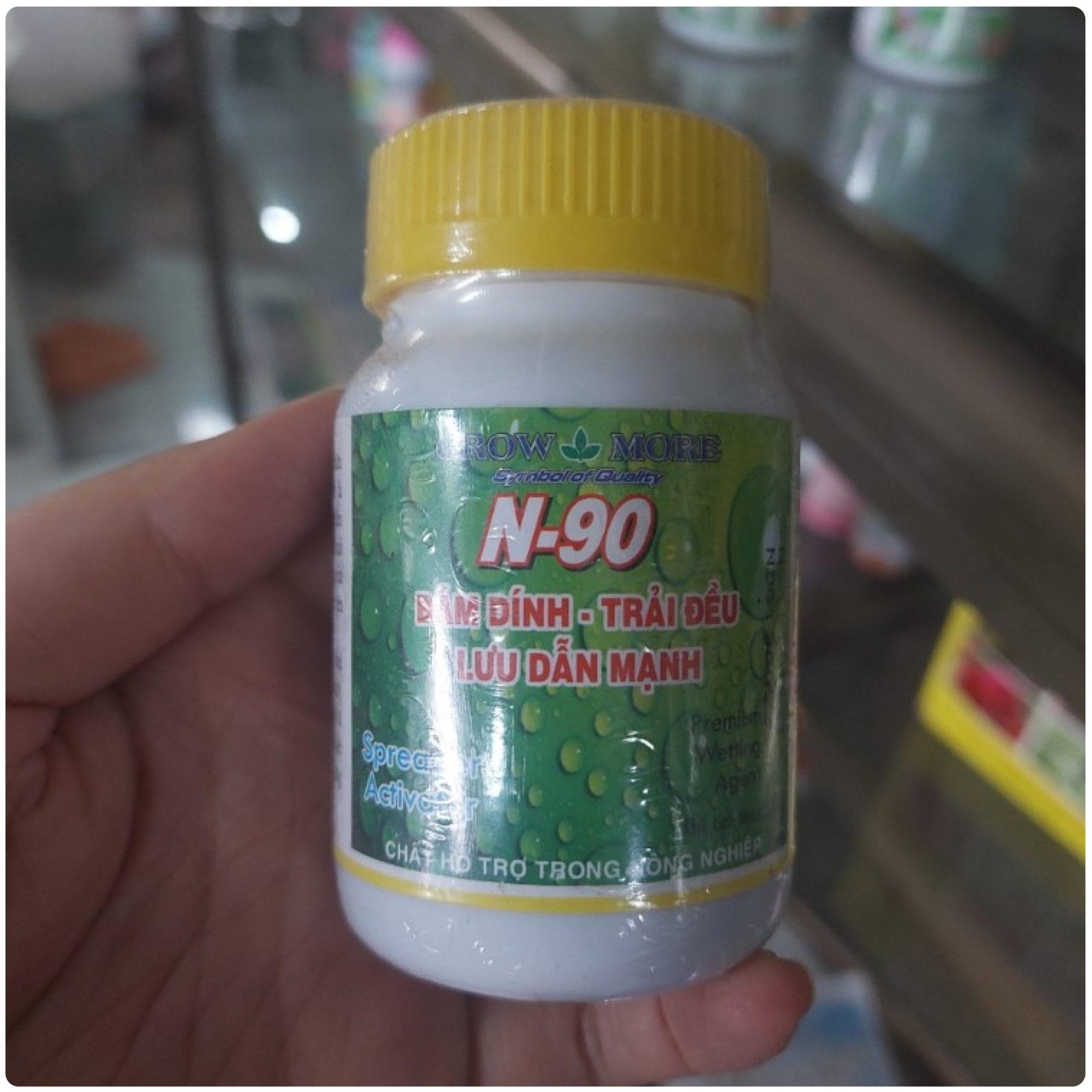 Siêu-bám-dính-N90-Growmore-loang-trải-đều-lưu-dẫn-mạnh-siêu-trợ-lực-các-loại-thuốc-giúp-tăng-hiệu-quả-trên-cây-trồng