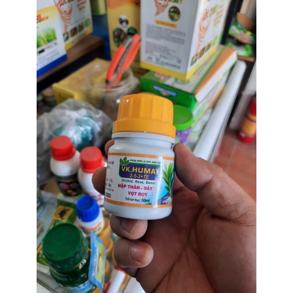 phan-bon-la-sinh-hoc-vk-humat-2-5-3-te-chai-50ml-giup-cay-trong-map-than-day-la-vot-dot phan-bon-la-sinh-hoc-vk-humat-2-5-3-te-chai-50ml-giup-cay-trong-map-than-day-la-vot-dot