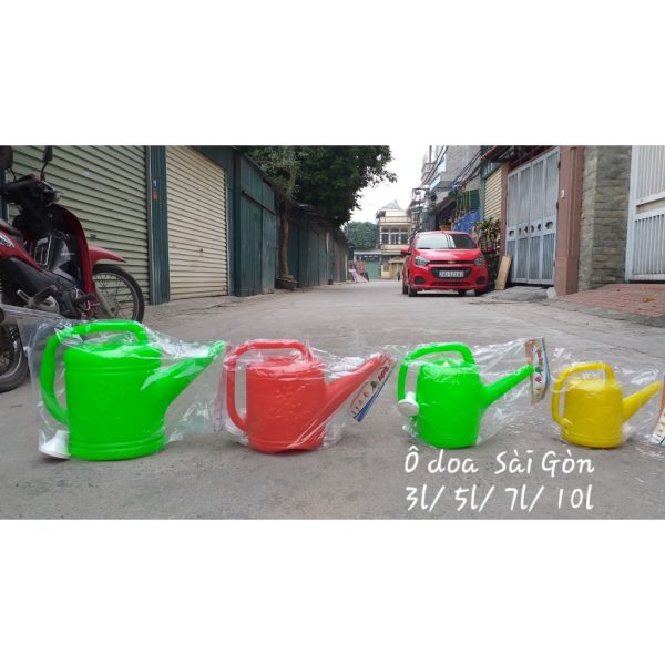 binh-nhua-tuoi-cay-o-doa-tuoi-cay-3-lit-5-lit-sai-gon-nhua-ben-chac-mau-sang-dep binh-nhua-tuoi-cay-o-doa-tuoi-cay-3-lit-5-lit-sai-gon-nhua-ben-chac-mau-sang-dep
