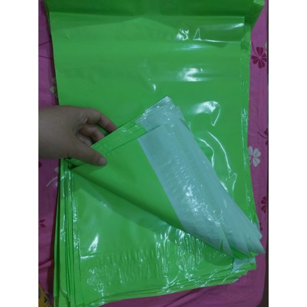 sieu-re-combo-70-cai-tang-5-cai-tui-goi-hang-tui-niem-phong-tu-dinh-size-42x28cm-mau-xanh-non-chuoi sieu-re-combo-70-cai-tang-5-cai-tui-goi-hang-tui-niem-phong-tu-dinh-size-42x28cm-mau-xanh-non-chuoi