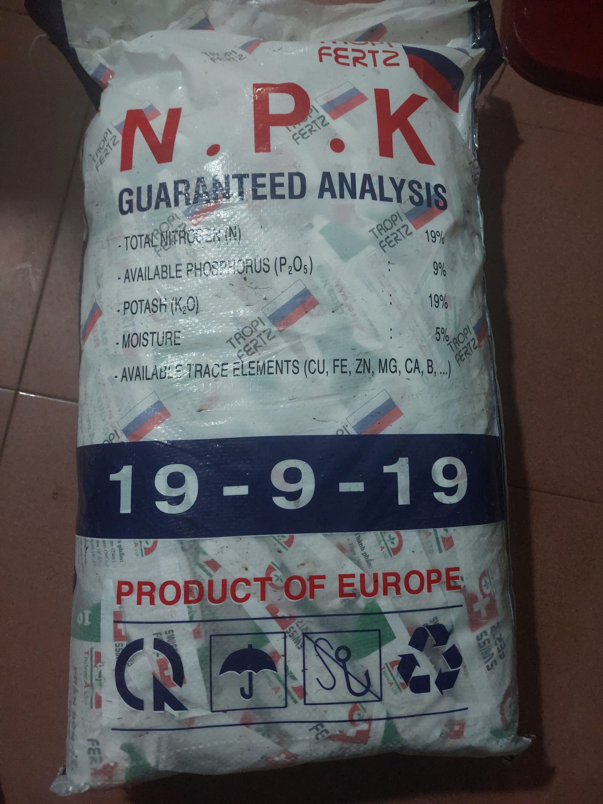 Phan-Bon-Nga-Cao-Cap-NPK-19-9-19-+-TE-goi-1kg-8